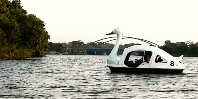 Boating in Diyatha Uyana