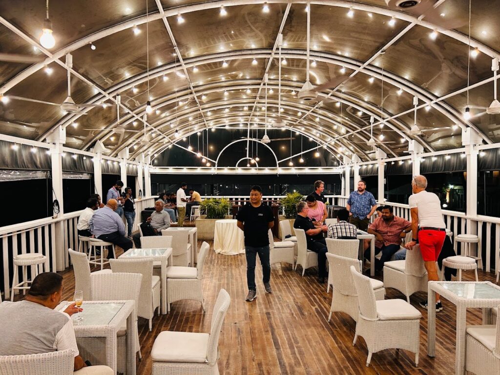 Floating Restaurant - Beira Lake