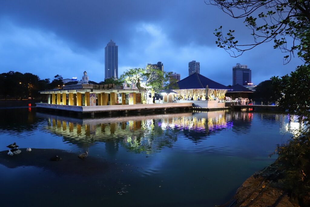 Seema Malakaya Temple - Beira Lake