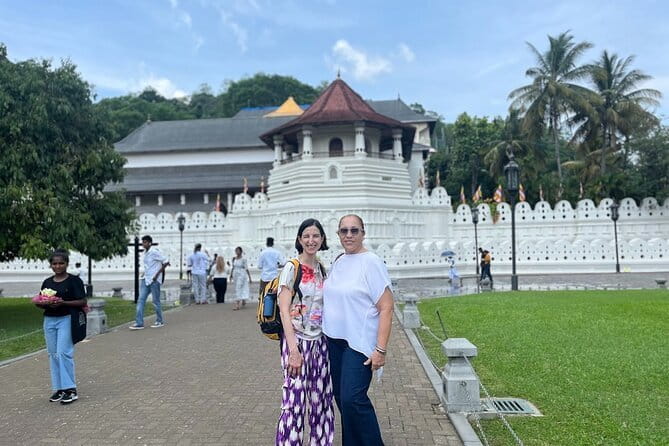 06 Nights 07 Days - Sri Lanka Private Tour - Kandy on Day 1: Sacred Tooth, culture show, and gemstone shopping