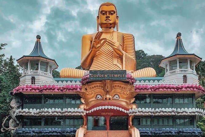 08 - Day Classic Tour with English speaking drive and Private luxury vehicles - Day 1: Landing in Colombo and the easy hop to Habarana