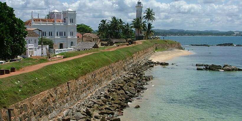 2-Day Whale Watching & Southern Sri Lanka Tour - Hikkaduwa marine sanctuary and glass-bottom coral viewing