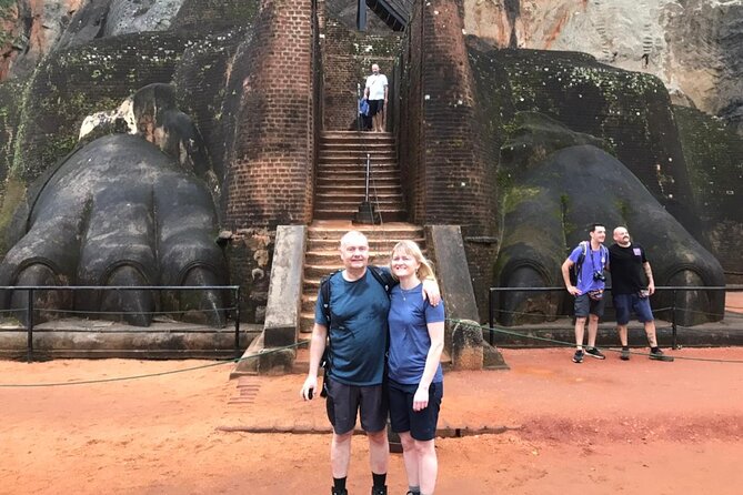 4 Days Amaizing Classic Mini Tour Sri Lanka - Day 1 in Kandy: Spice Heritage, Sacred Tooth, and Peradeniya Calm