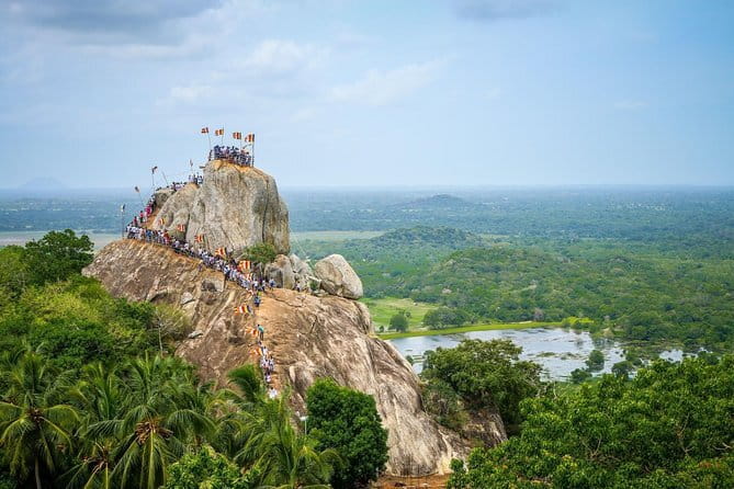 4 Days of Discovery and Delight in Sri Lanka - Day 3: Moon Plains viewpoints and the reserved train ride to Ella