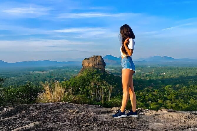 7 Days Private Guided Tour in Sri Lanka - Day 3: Tooth Relic temple, Royal Botanical Gardens, waterfalls, and tea-country stops