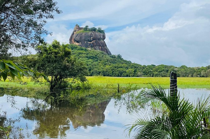 7 Days Sri Lanka Safari Tour - Kandy: Temple of Truth and the Kandy Lake Club dance show
