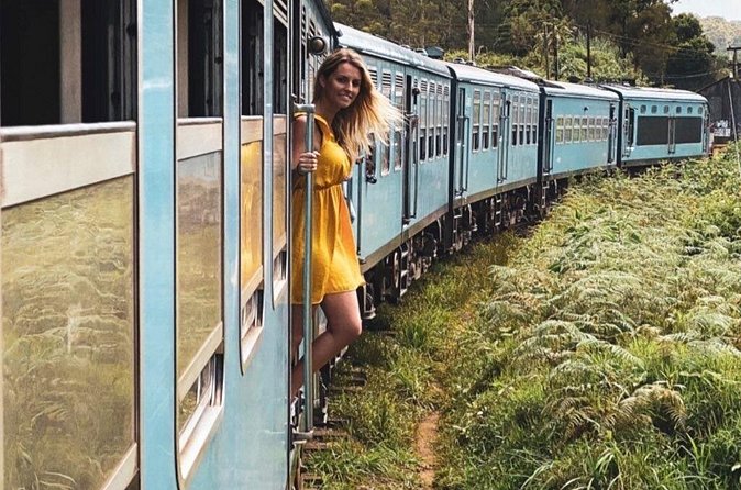 7 Days Tour in Sri Lanka Hotels with Breakfast and Luxury Car - Ravana Ella Falls and Buduruwagala: legend meets smaller-scale sights