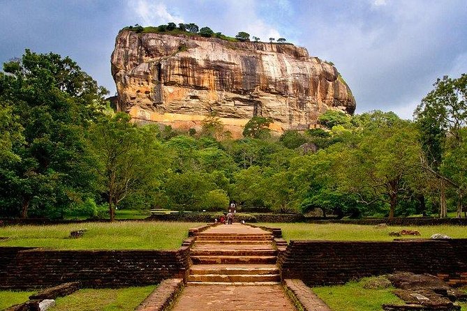 7 Nights Private Tour Of Sri Lanka - Day 4: Peradeniya Botanical Gardens plus tea estates and Ramboda Falls