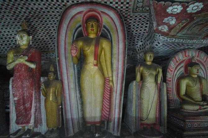 All inclusive Private Day tour Sigiriya, Dambulla & traditional village tour - Lunch at Oak Ray Restaurant in Inamaluwa: the break that keeps the day workable