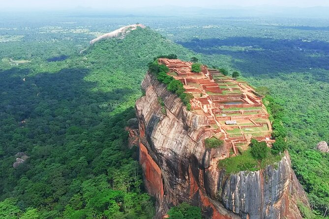 All Inclusive Sigiriya and Dambulla Day Tour from Colombo - Guide quality: the difference between a good day and a frustrating one