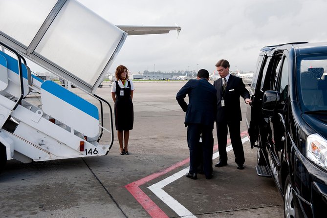Bandaranaike International Airport(CMB) to Colombo Hotels - Meeting your driver at CMB without the taxi headache