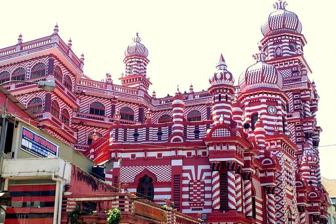 Colombo City Sightseeing - Fort & Pettah, gem-factory shopping, and the bargain finish