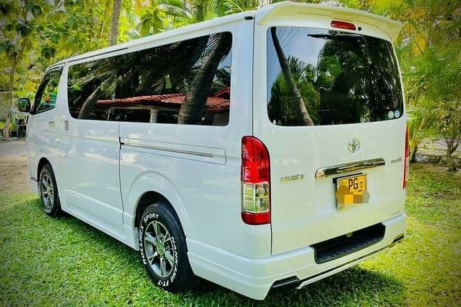 Colombo City to Colombo Airport (CMB) private Transfer - How it compares to taxis and public transit (and when it’s the smarter move)