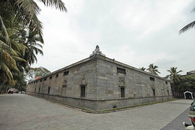 Colombo City Tour from Negombo - Colombo Fort hits: Old Parliament, conference hall, and Independence Square