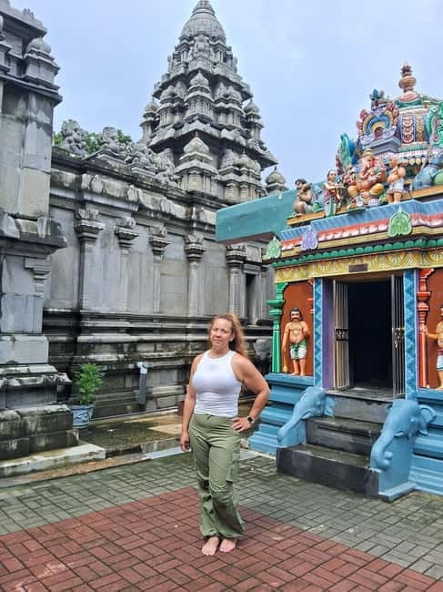 Colombo Heritage &Culture City Tour by Tuk Tuk ALL INCLUSIVE - Independence Square and Jami Ul-Alfar Mosque: seeing the city’s layers in minutes
