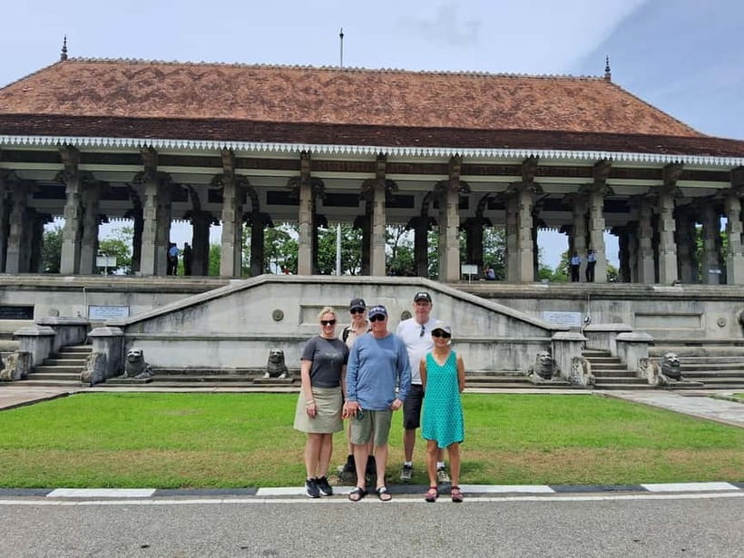 Colombo Heritage &Culture City Tour by Tuk Tuk ALL INCLUSIVE - Pettah Market culture and Galle Face Green sunset breathing space