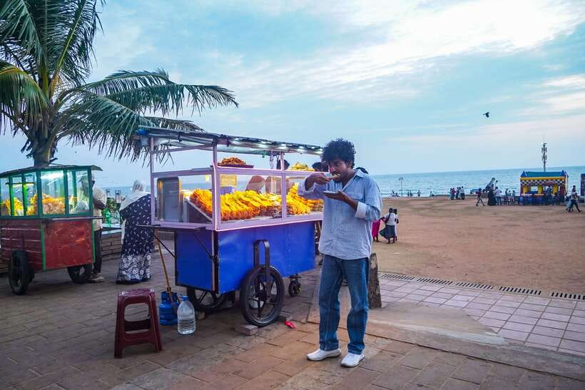 Colombo Local Food Tour by Tuk Tuk – All Inclusive - More street stops: how snacks and sides round out your understanding