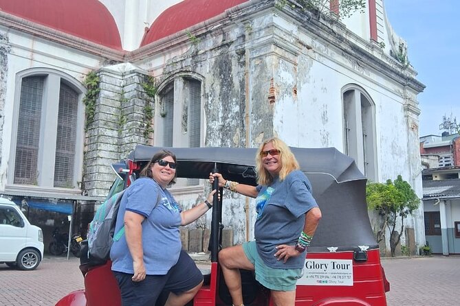 Colombo local Food Tour &City Tour by TukTuk All food Included - Stop 1: Gangaramaya Temple and its mixed-identity architecture