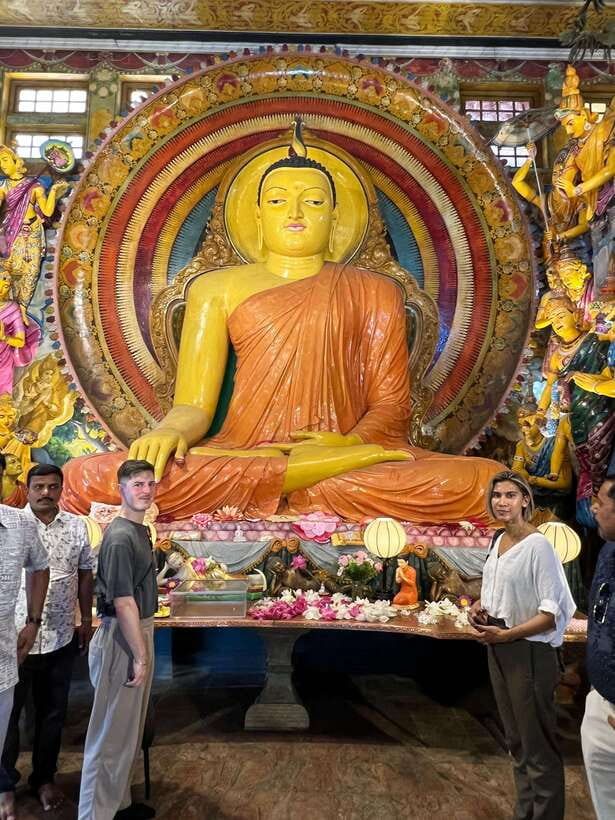 Colombo: Private City Tour with Local Food Tour by Tuk-Tuk - Lotus Tower, Jami Ul-Alfar Mosque, and Sri Kailawasanatan Swami Temple