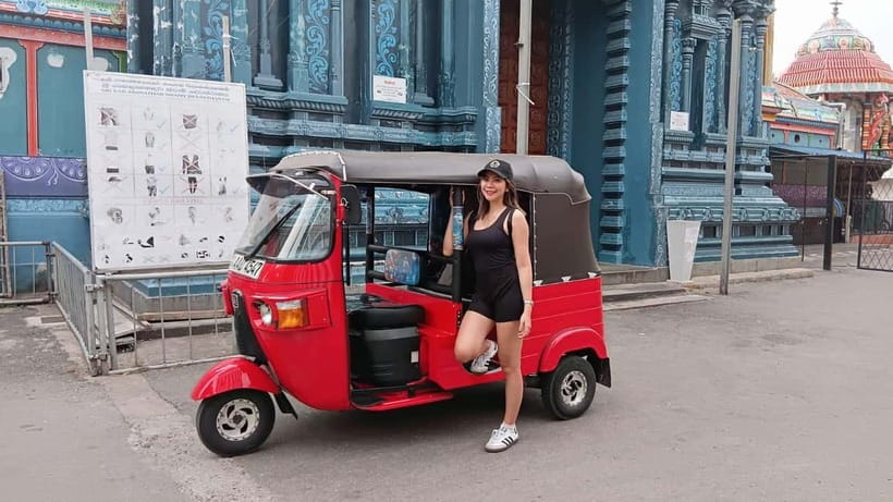 Colombo Private Guided City Tour by Tuk Tuk - All Inclusive - Sri Kailawasanathan Swami Hindu Temple: Dravidian-style architecture in focus