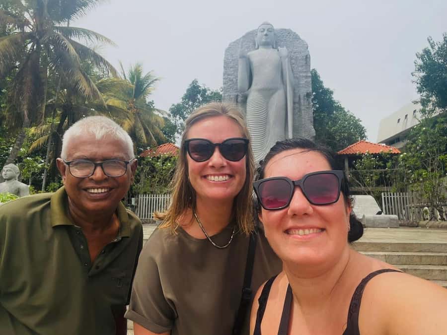 Colombo: Private Guided Tour of the City by Tuk-Tuk - Riding a tuk-tuk through Colombo’s real centers