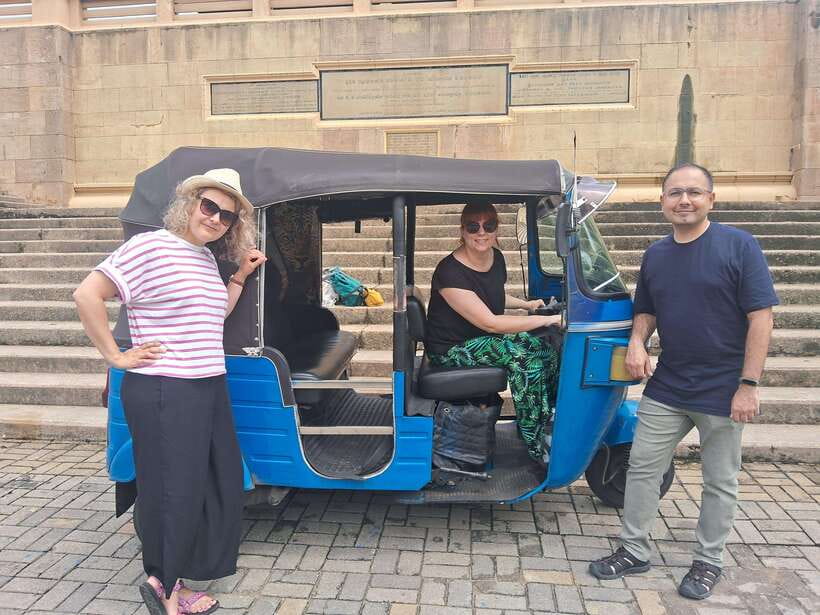 Colombo: Private Guided Tuk Tuk City Tour with Hotel Pickup - Key highlights at a glance