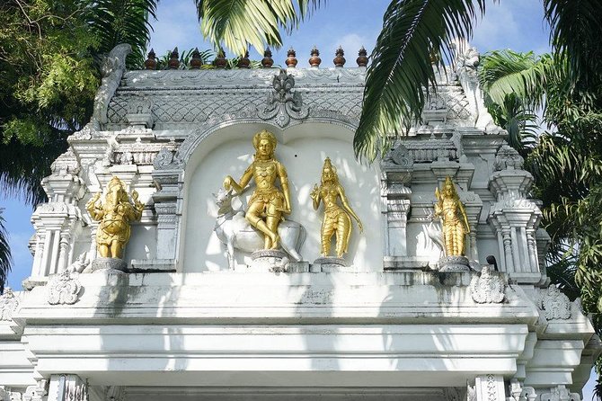 Colombo Private guideTour byTuk Tuk Morning Evening All inclusive - Lotus Tower, Floating Market, and modern Colombo views