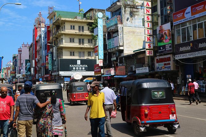 Colombo Sightseeing & Shopping - Colombo National Museum: one hour to make your culture “stick”