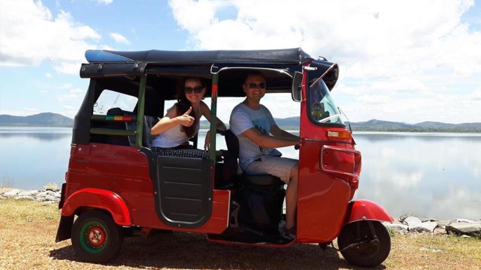 Colombo: Sightseeing Tour by Tuk Tuk Safari - All Inclusive - Gangaramaya Temple and Gangarama Sima Malaka: Where the Tour Becomes Personal