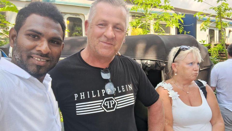 Colombo: Sightseeing Tour by Tuk Tuk Safari - All Inclusive - St. Anthony’s Shrine and Colombo Town Hall: A Quick Hit of Different Faiths and Old Power