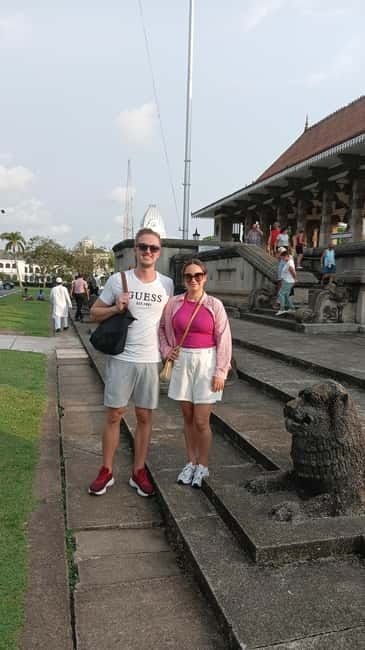 Colombo: Sightseeing Tour by Tuk Tuk Safari - All Inclusive - Pettah Market and the Red Mosque: Noise, Color, and Real City Energy