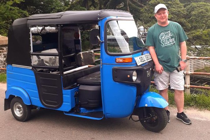 Colombo Tuk Tuk City Tour -Sightseeing Entry Fees & Food Included - Temples, Independence Landmarks, and a Tea Tasting Stop