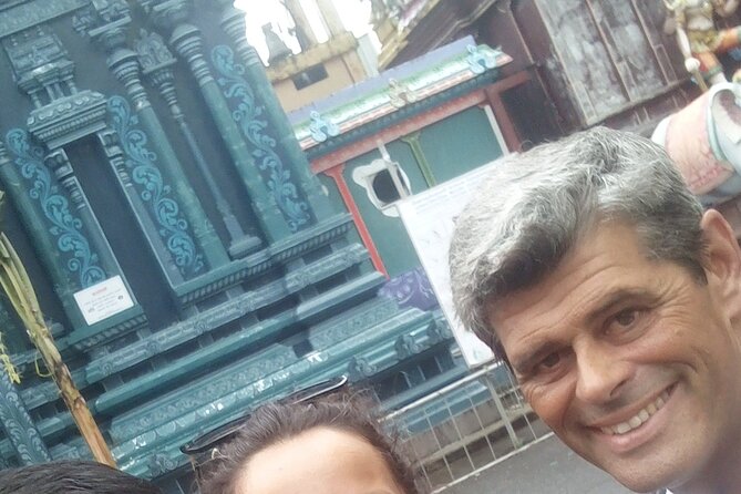 Colombo Tuk Tuk city tour with friendly Tuk driver(All inclusive) - Pettah’s Red Mosque and a classic Hindu Kovil in one sweep
