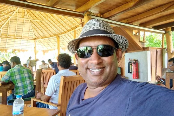 Colombo Walking Tour with Ajeet De Soyza - Grand Oriental Hotel and the Red Mosque: two cultures in one walk