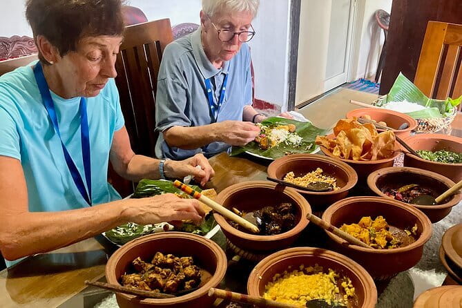Cooking Class Sri Lanka with Locals - The market stop: picking produce and learning fruit basics
