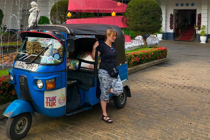 Explore Colombo by Tuk Tuk Morning & evening (Private Tours) - Pettah begins with the Red Mosque and keeps going