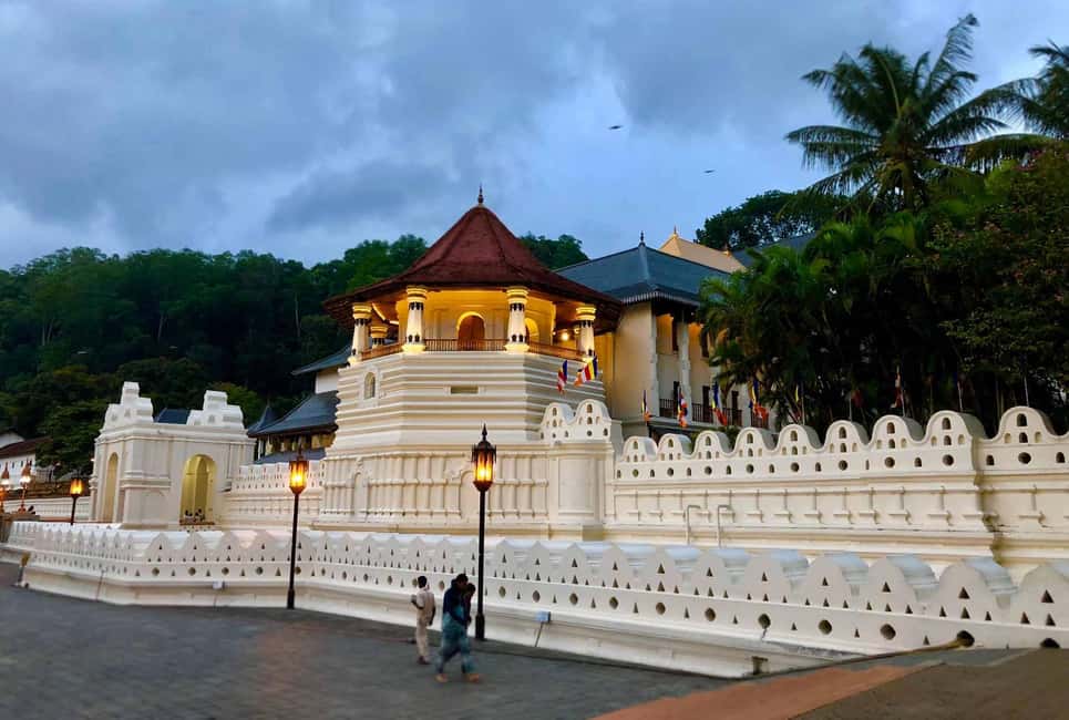 From Colombo: Kandy Temple of Tooth & Elephant Orphanage - Key things to know before you go
