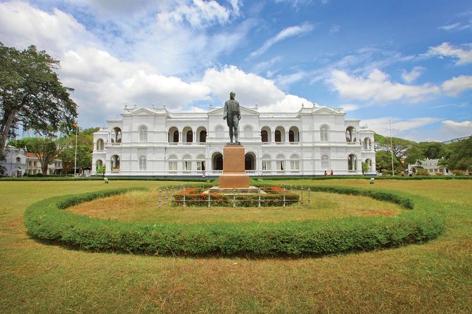 Full Day Colombo City Tour - Old Parliament Complex and the last king’s prison cell: history with weight