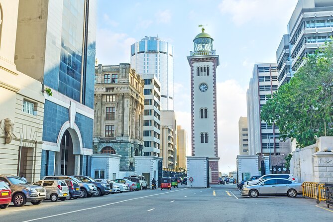 Half Day City Tour of Colombo - Viharamahadevi Park and Independence Square: shade, strolling, and easy people-watching