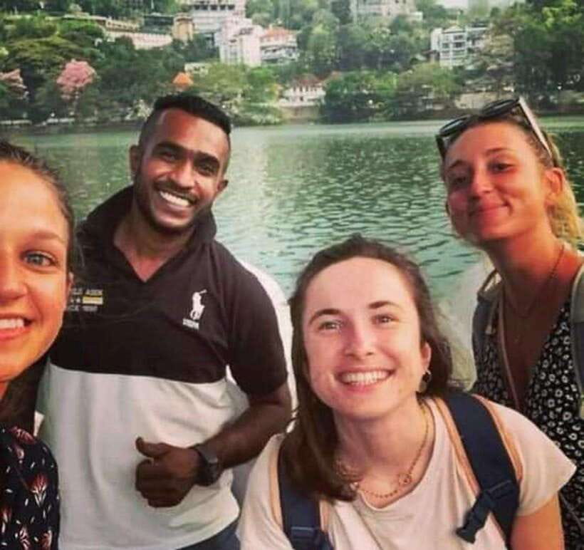 Kandy City Tour By Tuk Tuk - Gem Museum, Wood Carving Factory, and Batik Factory: craft you can see up close