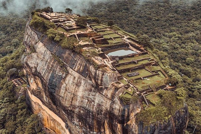 Kandy - Minneriya National park & Sigiriya Rock by tuk tuk tours - English-speaking driver-guide and the flexibility that keeps the day working