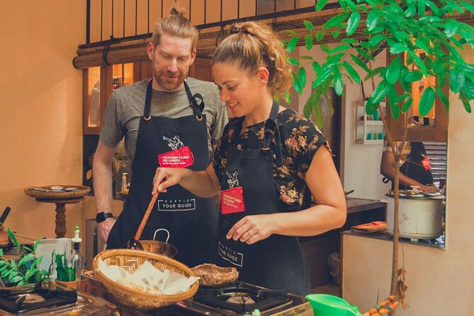 Market Tour and Hands-On Cooking Class Colombo - Market tour: fruit, vegetables, and spice facts from Nim