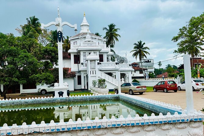 Negombo City Tour by Tuk Tuk with hotel pickup - Colonial landmarks: Dutch Fort and Dutch Canal