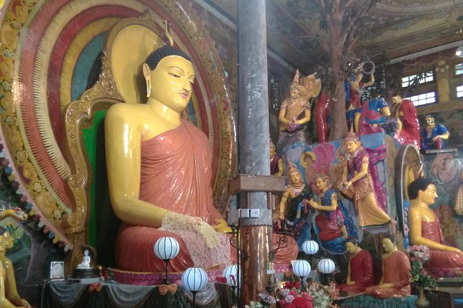 Private City tour in Colombo By tuk tuks or Cars - Gangaramaya Temple: Relics, Antiques, and That Golden-Statue Detail