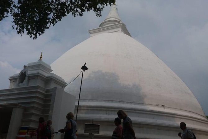 Private Half-Day Colombo City Tour - Gem and souvenir time at Premadasa & Co. (plus the shop-stop reality)