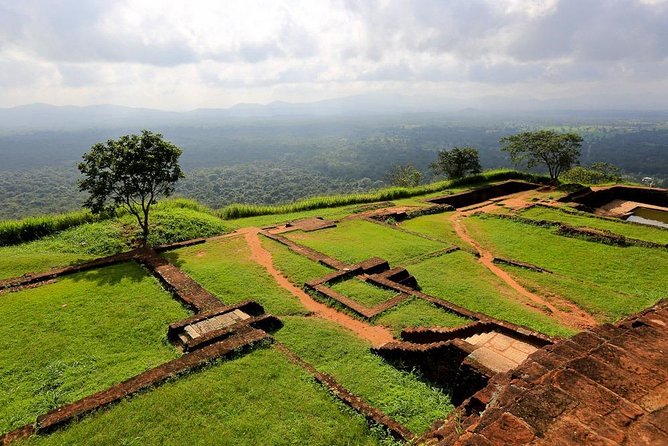 Sigiriya and Dambulla Tour (All Inclusive) - Dambulla Golden Rock Cave Temple: murals, sculptures, and the value of the pause