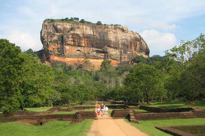 Sigiriya Rock and Dambulla Cave Temples from Negombo (All inclusive day tour) - Key things to know before you go