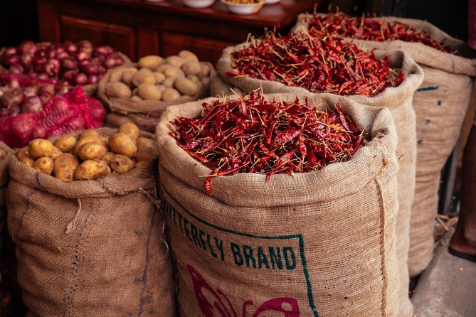 The 10 Tastings of Colombo With Locals: Private Street Food Tour - New Kathiresan Kovil: bananas in multiple varieties