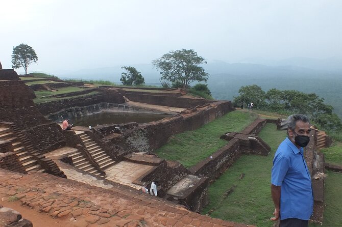 Throughout the Pearl Island in 14 Days - Day 4–5: Polonnaruwa, Minneriya, and the climb of Sigiriya Lion Rock