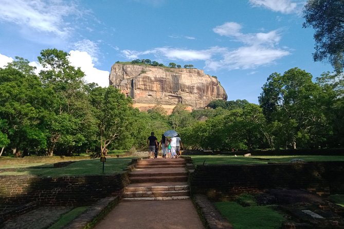 Tour Packages in Sri Lanka - Most Popular Round Tour - All in One Tour - Colombo Pickup to Mid-Range Hotels: The Comfort Baseline
